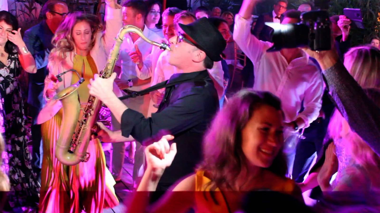 Animation musicale de mariage sur mesure avec orchestre et live DJ Cannes