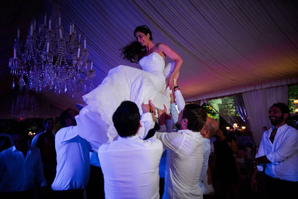 Prestataire musical spécialisé dans les cérémonies de mariage avec orchestre, DJ live et chanteurs Saint-Tropez Côte d'Azur