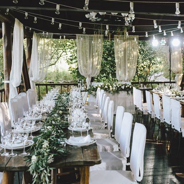 Location de tables et de chaises pour mariage à Marseille