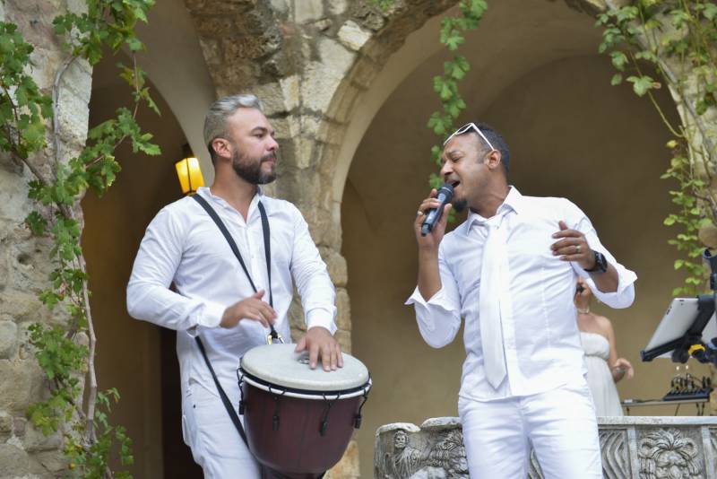 Animations musicales exceptionnelles avec le groupe de musique pour mariage à Marseille dans les Bouches-du-Rhône