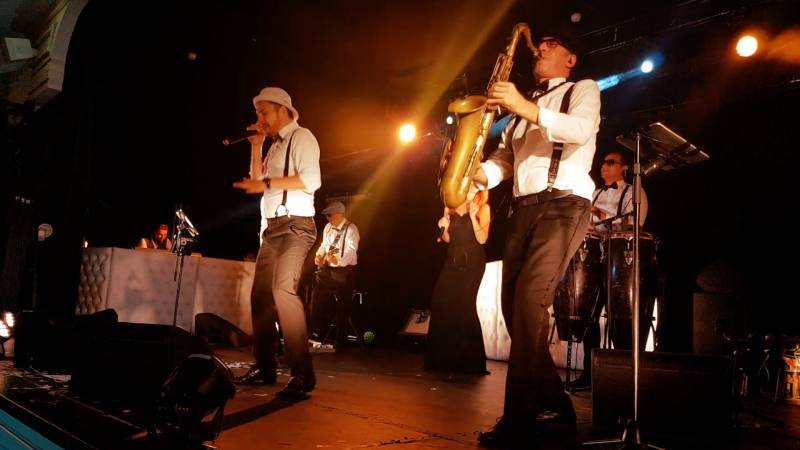 Nos meilleurs chanteurs, chanteuses et musiciens avec le groupe de musique DJ Live pour mariage juif à Nice sur la Côte d’Azur (06)