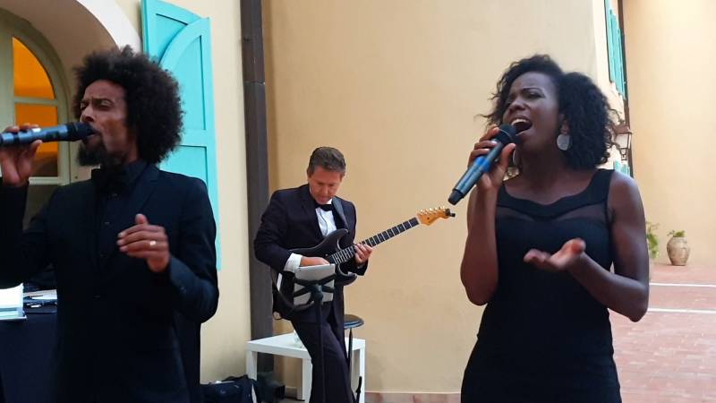 Extraordinaire ambiance musicale avec un groupe de musique pour mariage à Marseille dans les Bouches-du-Rhône