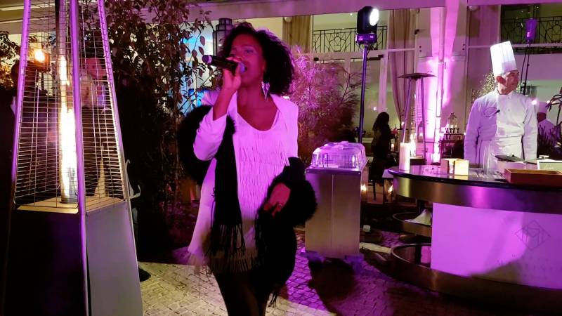 Chanteuses professionnelles avec groupe de musique pour soirée d’entreprise à Toulon dans le Var (83)