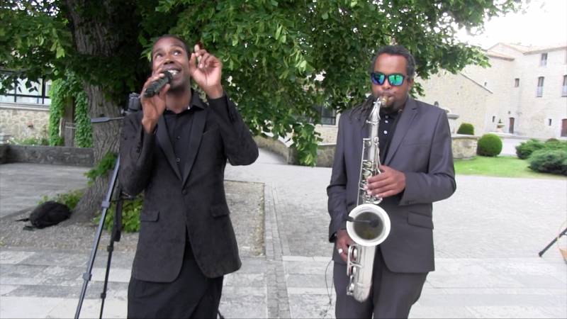 Chanteur et saxophoniste pour un cocktail de mariage à Antibes dans les Alpes-Maritimes (06)