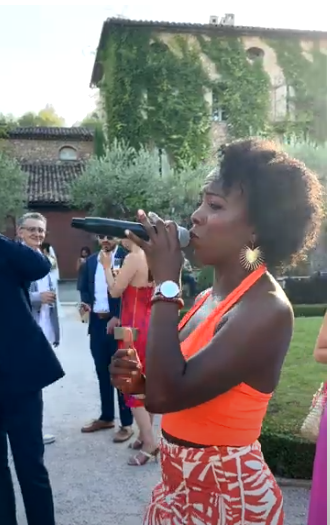 Chanteuse exceptionnelle pour magnifier un cocktail de mariage à Saint-Tropez dans le Var (83)