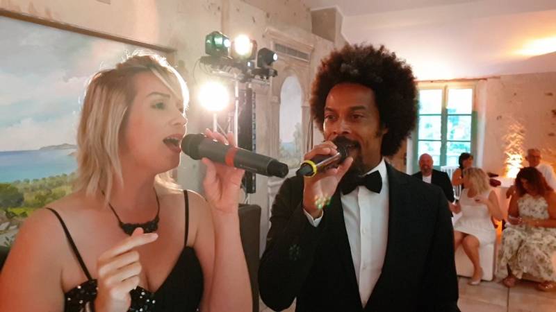 Cocktail de mariage éblouissant avec des chanteurs de haut niveau à Toulon dans le Var (83)