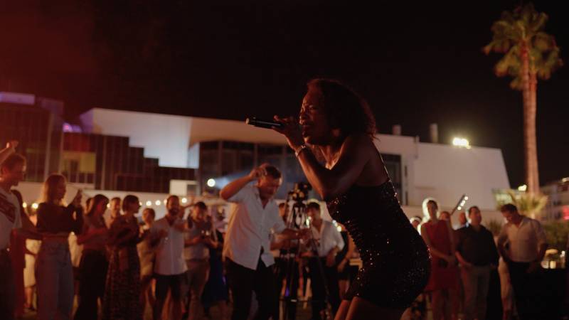 Chanteuses et chanteurs d’exception avec orchestre pour mariage à Cannes dans les Alpes Maritimes (06)