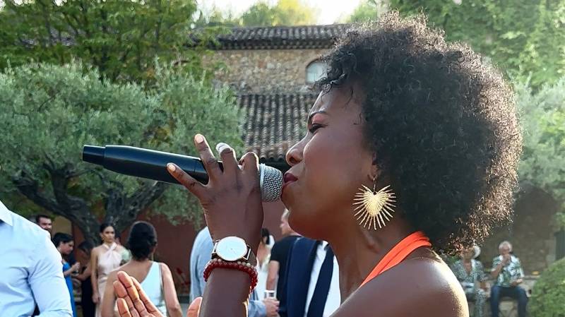 Cocktail éblouissant avec une chanteuse d’exception pour mariage à Nice dans les Alpes Maritimes (06)