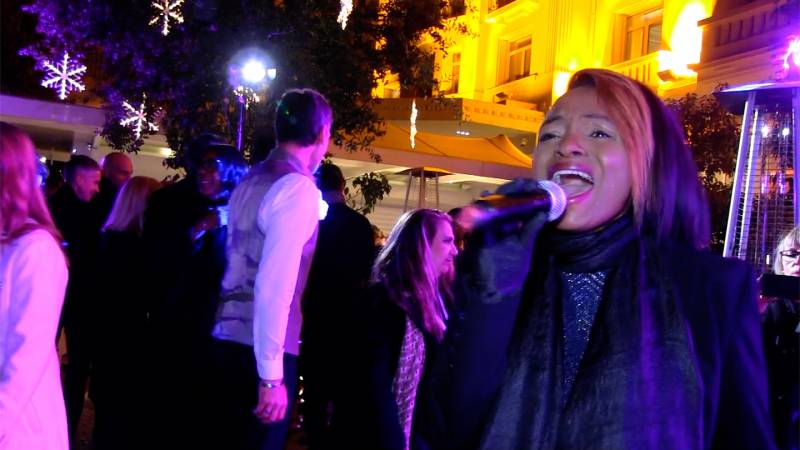 Orchestre avec chanteuses, chanteurs et musiciens exceptionnels pour soirée de séminaire à Lyon (69)