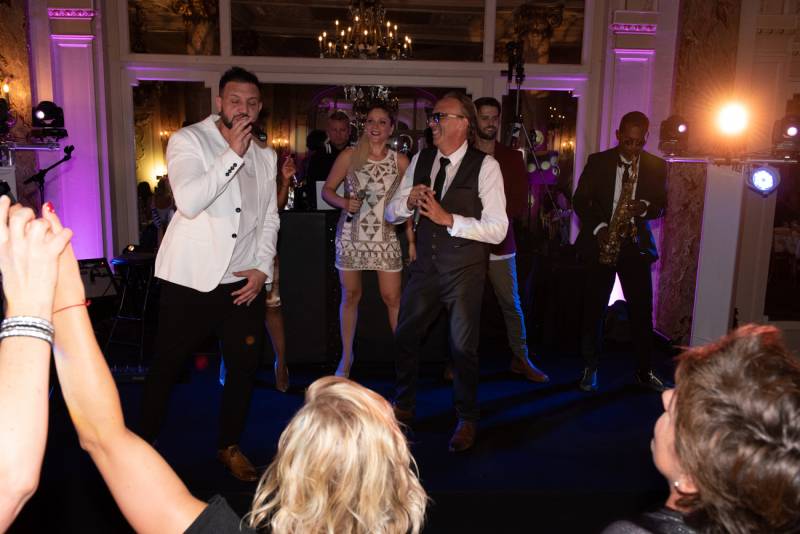 La meilleure agence artistique avec un groupe de musique pour mariage à Cannes dans les Alpes-Maritimes