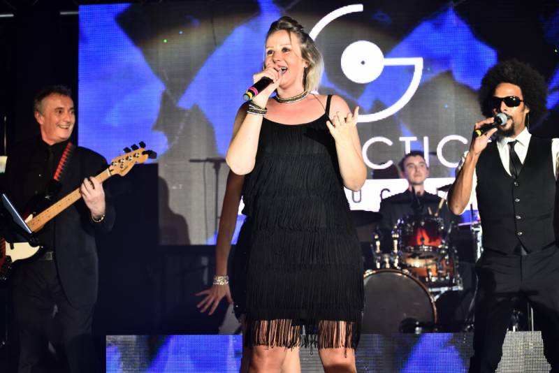 Orchestre Live Band avec chanteurs pour soirée privée à Cannes dans les Alpes Maritimes (06)