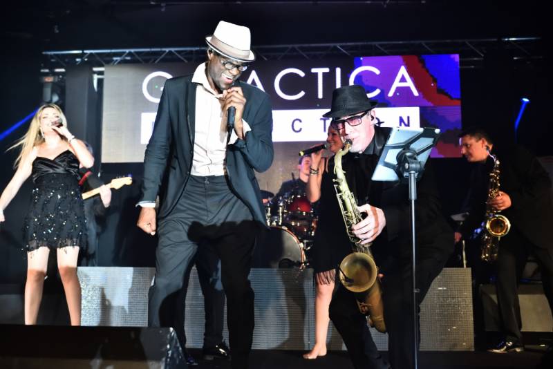 Groupe de musique - chanteurs - chanteuses DJ Live pour vos événements privés dans le var (83)