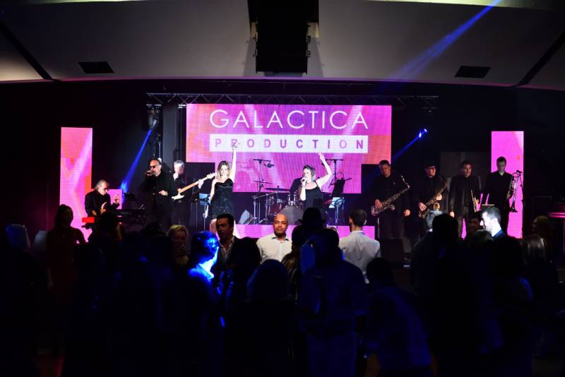 Les meilleurs artistes avec le groupe de musique pour votre mariage à Saint Tropez dans le Var (83)