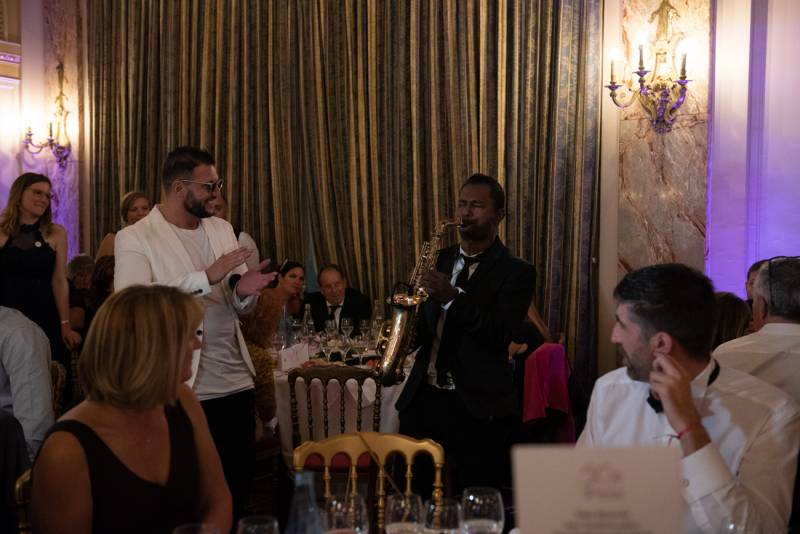 Chercher un saxophoniste talentueux pour cocktail pour mariage à Saint Tropez dans le Var (83)