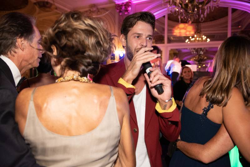 Animation musicale réussie avec un groupe de musique pour mariage à Toulon dans le Var