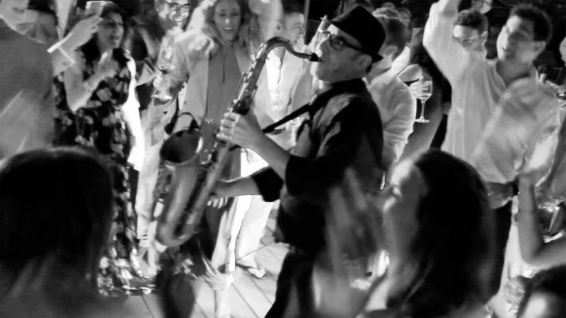 Rechercher un groupe de musique pour une animation musicale exceptionnelle pour un mariage à Toulon