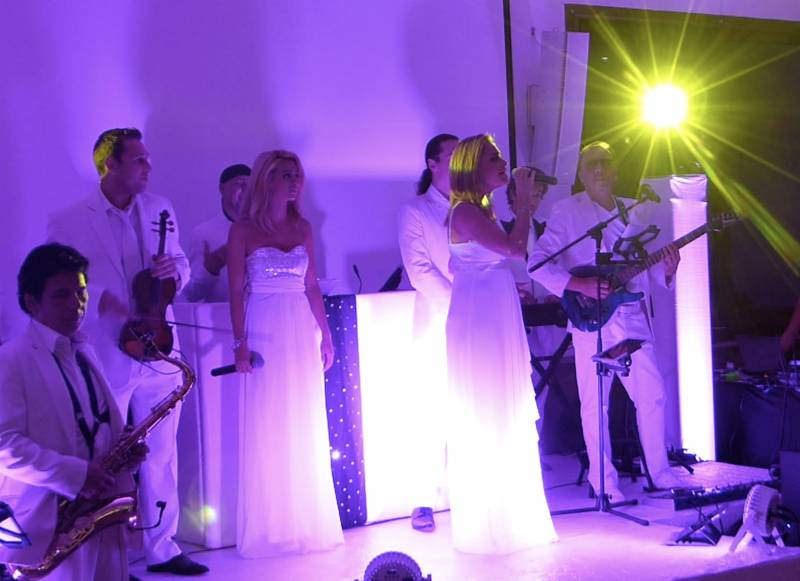 Meilleurs chanteuses, chanteurs et musiciens avec le groupe de musique pour mariage à Marseille - Bouches-du-Rhône