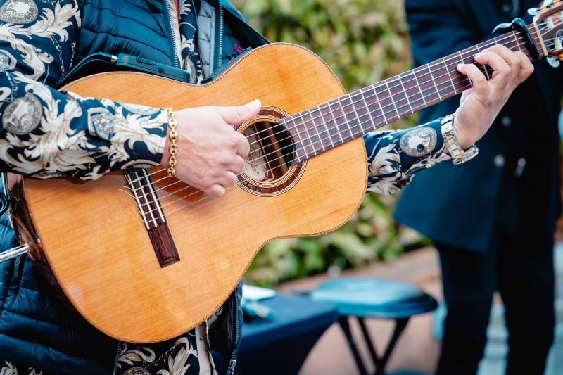 Groupe de musique DJ Live avec des musiciens et chanteurs haut de gamme pour mariage à Toulon (83)