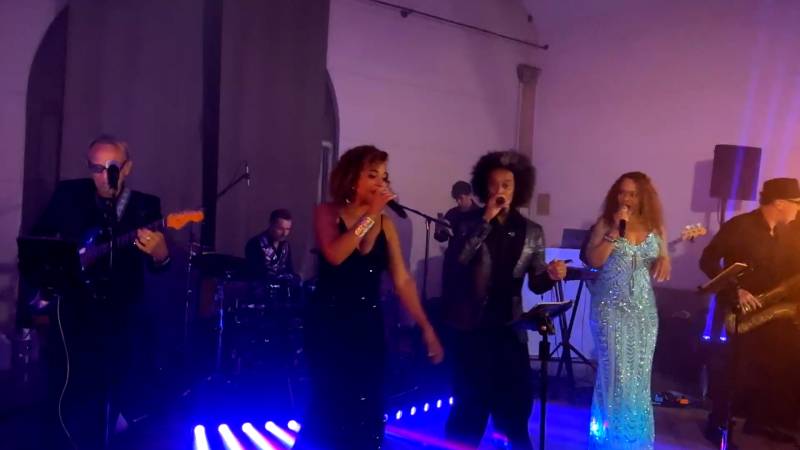 Une animation musicale hors norme avec un groupe de musique pour mariage à Marseille (13)