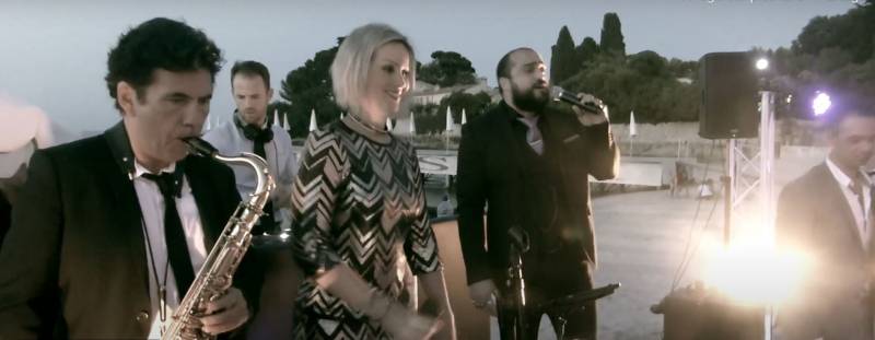 Chanteurs et DJ Live pour une ambiance cocktail Mariage Plage Keller à Antibes