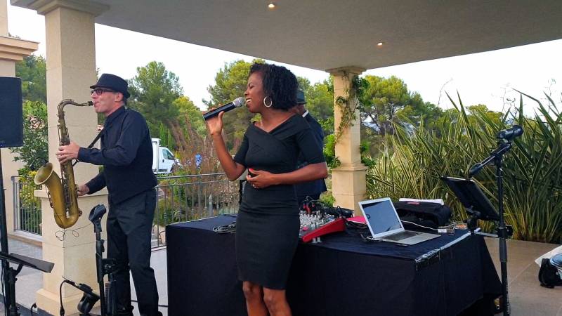 Les meilleurs chanteurs composant le groupe de musique pour votre mariage à Toulon – Var (83)