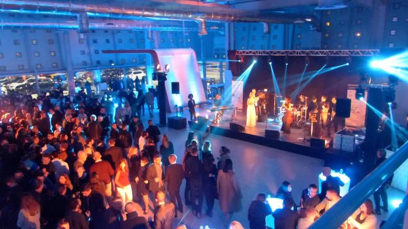 Chanteurs, chanteuses et musiciens pour soirée privée à Marseille dans les Bouches du Rhône (13)