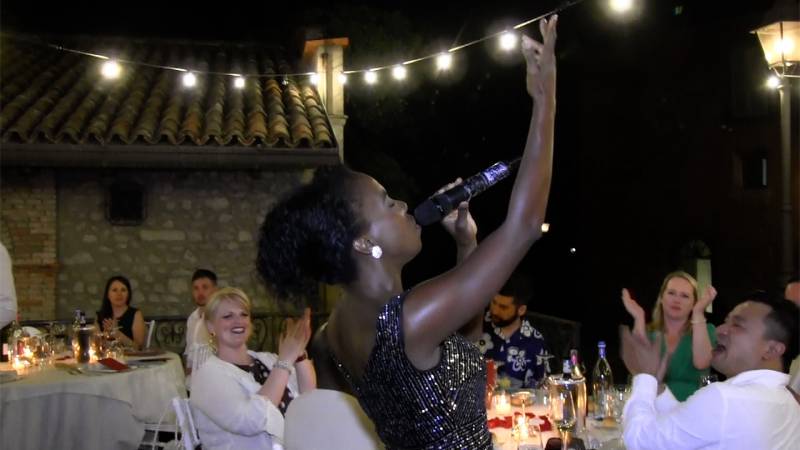 Extraordinaires chanteuse et saxophoniste du groupe de musique DJ Live pour mariage à Cannes (06)