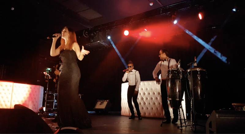 Animation musicale pour mariage à Marseille dans les Bouches-du- Rhône avec orchestre international DJ Live