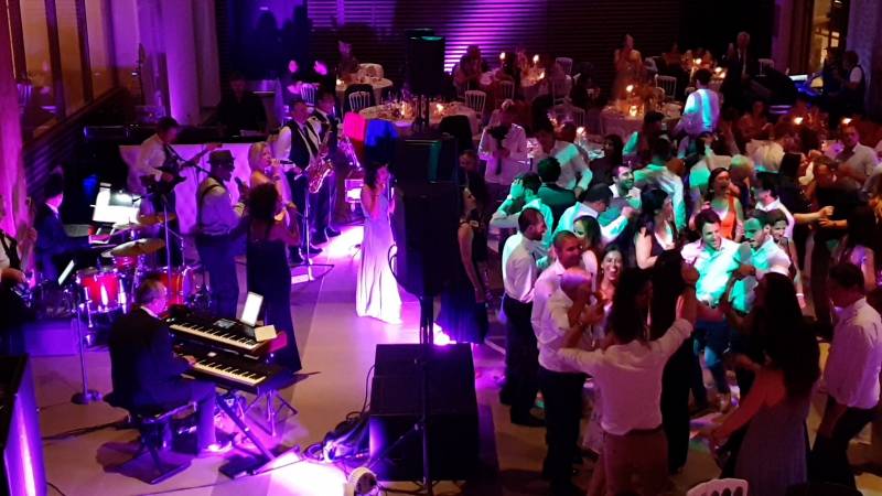 Succès garanti avec le groupe de musique DJ Live pour mariage à Toulon – Var (83)