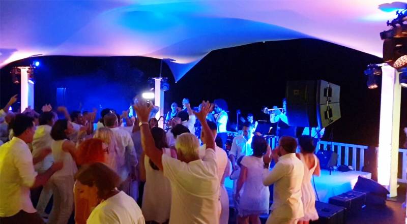 Comment trouver un excellent groupe de musique DJ Live pour mariage à Mougins - Alpes Maritimes