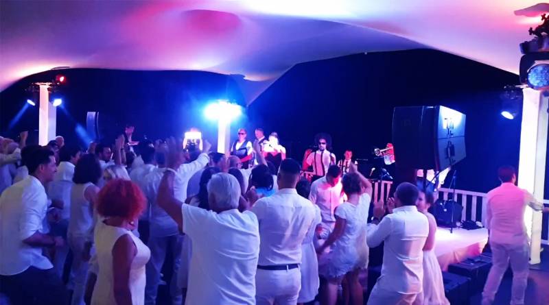 Groupe de musiciens et chanteurs - Orchestre DJ Live pour mariage à Lyon dans le Rhône (69)