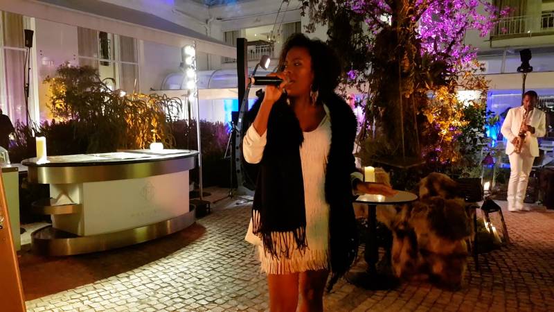 Extraordinaire animation musicale avec le groupe de musique pour mariage à Marseille dans les Bouches-du-Rhône