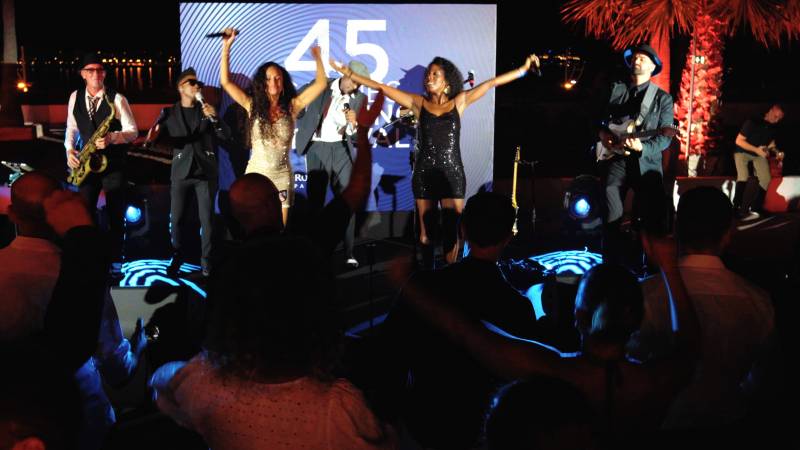 Chanteuses, chanteurs et musiciens de variété internationale pour soirée d'entreprise à Lyon dans le Rhône (69)