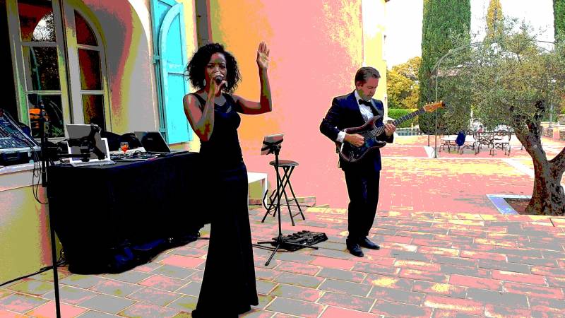 Mariage éblouissant à Toulon dans le Var (83) grâce à un excellent groupe de musique