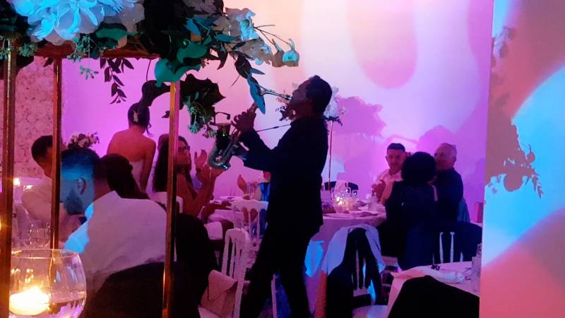 Groupe de musique avec saxophoniste hors normes pour mariage à Marseille dans les Bouches-du-Rhône (13)