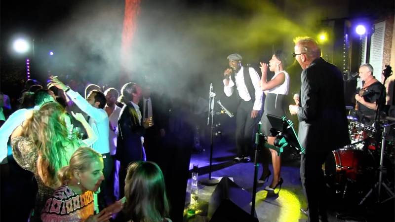 Un orchestre extraordinaire avec des chanteurs hors normes pour mariage à Marseille dans les Bouches-du-Rhône