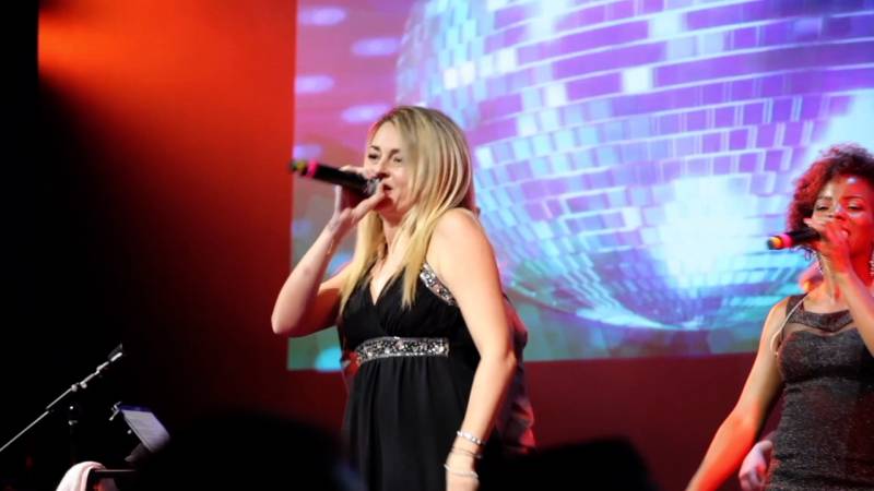 Chanteuses, chanteurs et musiciens pour l'animation musicale internationale de mariage à Toulon dans le Var (83)