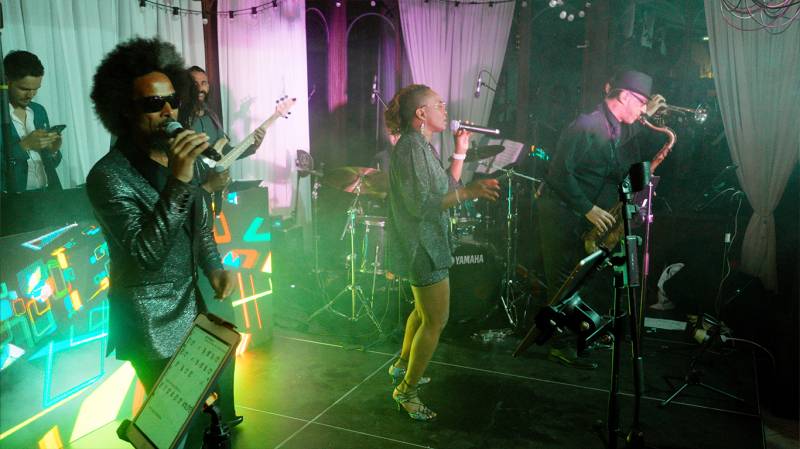 Ambiance de folie avec un orchestre international pour mariage à Toulon dans le Var (83)