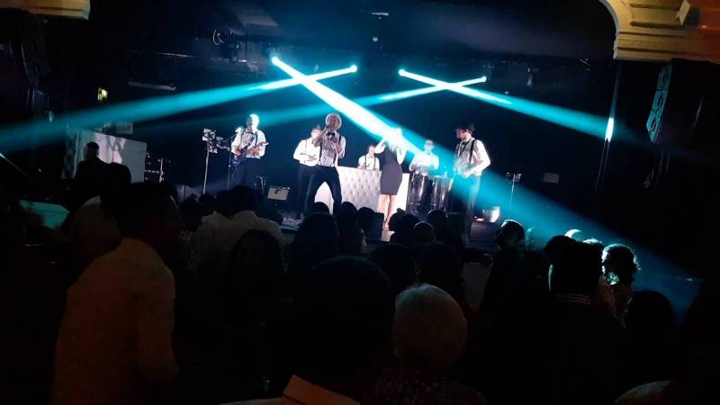 Groupe de musique hors normes pour animation musicale - Mariage à Toulon dans le Var (83)