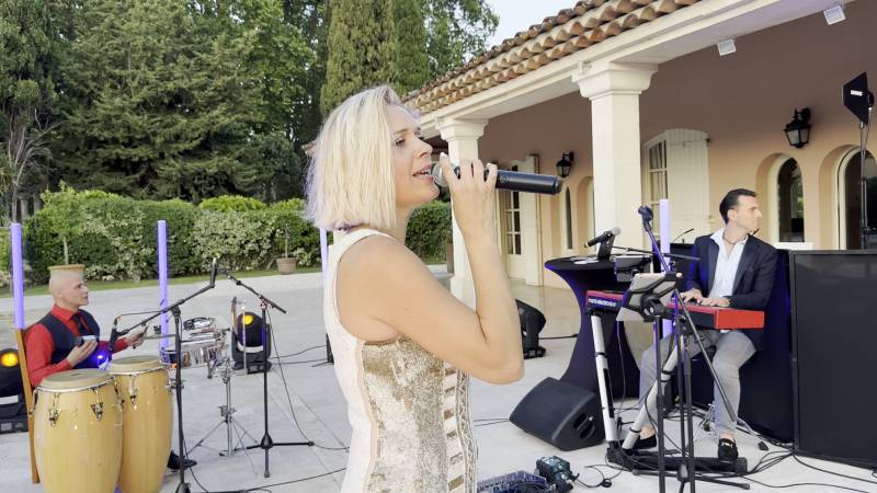 Chanteuse exceptionnelle pour cocktail de mariage à Cannes dans les Alpes-Maritimes (06)