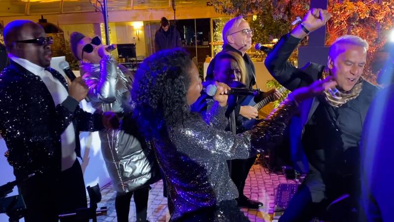 Une folie musicale avec un excellent groupe de musique pour soirée d’entreprise à Marseille (13)