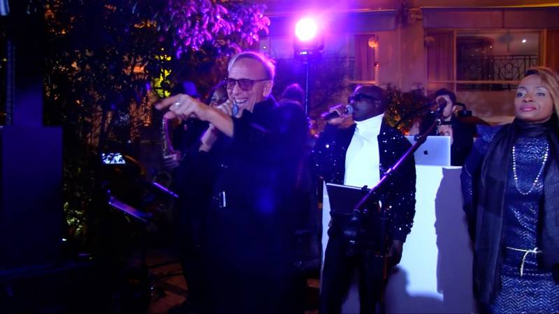 Animation musicale glamour et dynamique avec un groupe de musique pour soirée d’entreprise à Cannes