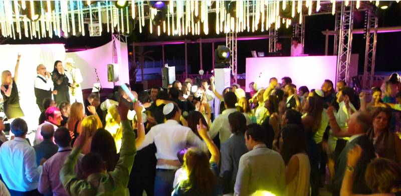 Excellent groupe de chanteurs, chanteuses et musiciens DJ Live pour mariage à Marseille (13)