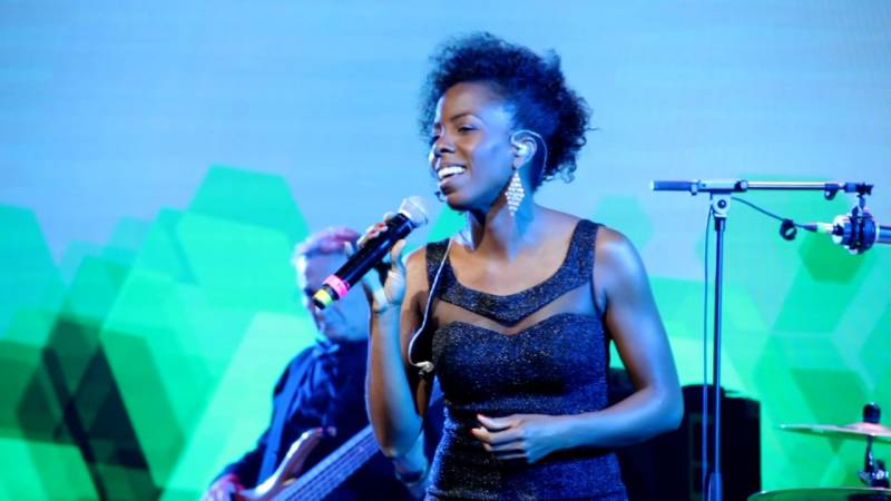 Chanteurs et chanteuses haut de gamme avec orchestre pour votre soirée privée à Antibes dans les Alpes Maritimes