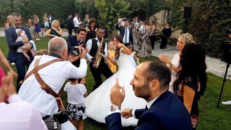 Vous recherchez un saxophoniste pour sublimer votre cocktail de mariage à Lyon dans le Rhône (69)