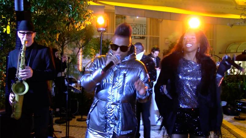 Soirée d’entreprise festive avec des chanteuses, chanteurs et musiciens à Marseille dans les Bouches-du-Rhône (13)