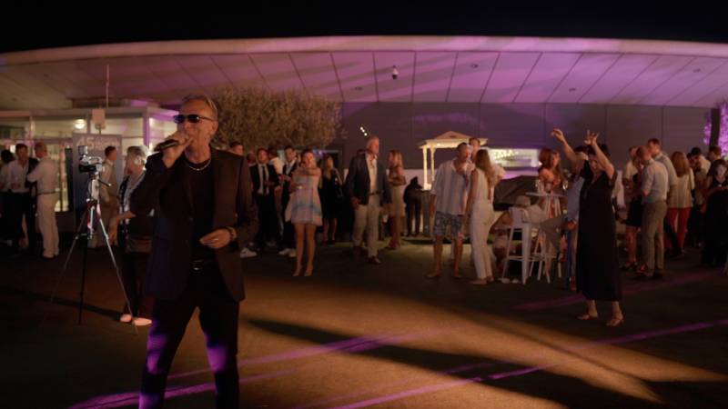 Chanteur, saxophoniste et guitariste pour l’animation musicale internationale de votre soirée privée à Toulon (83)