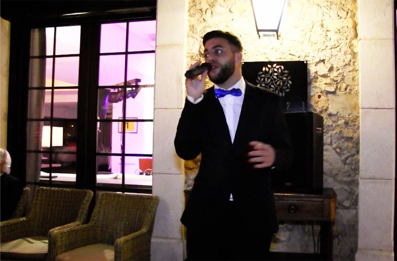 Chanteur talentueux pour un merveilleux cocktail de mariage à Marseille dans les Bouches-du-Rhône (13)