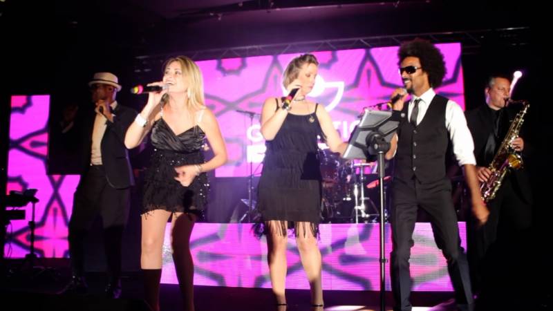 Orchestre avec saxophoniste et chanteurs internationaux pour votre mariage à Toulon dans le Var (83)