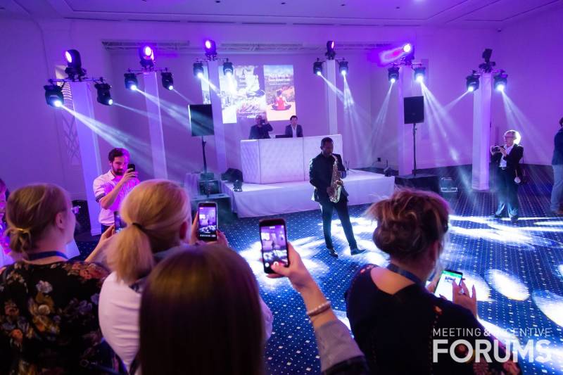 Saxophoniste avec orchestre Live Band pour soirée de gala à Toulon dans le Var (83)